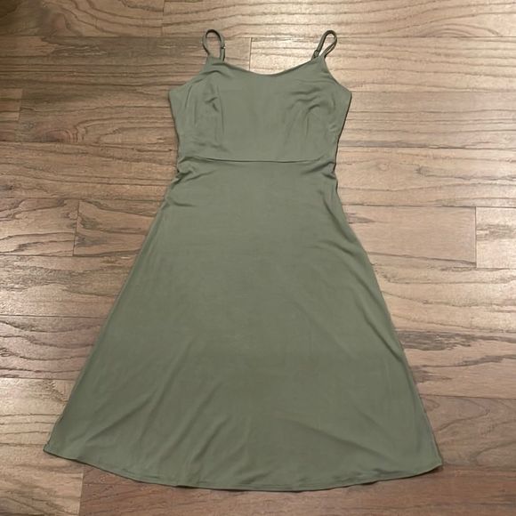 LOFT Dresses & Skirts - NWT LOFT Petite Green Midi Dress - Size 0P